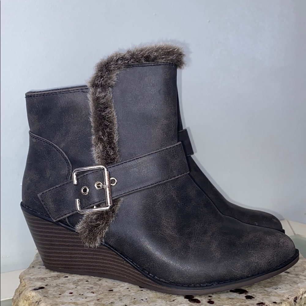Rampage Joanie Gray PU Leather Fur Trim Wedge Buckle Bootie Women’s Size 10